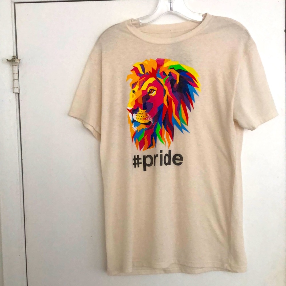 Multi color lion 🦁 head #Pride tan M tee shirt